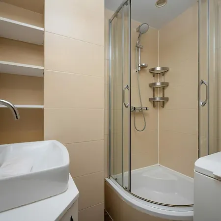 Family With Workspace And 3 Bedrooms By Renters * Breslau