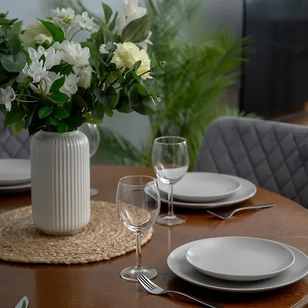 Family With Workspace And 3 Bedrooms By Renters Διαμέρισμα *
