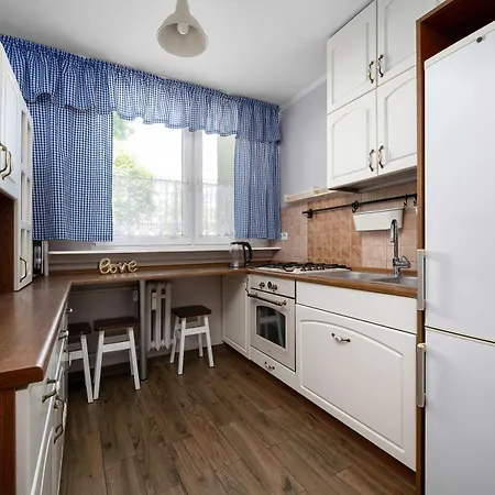 Family With Workspace And 3 Bedrooms By Renters *