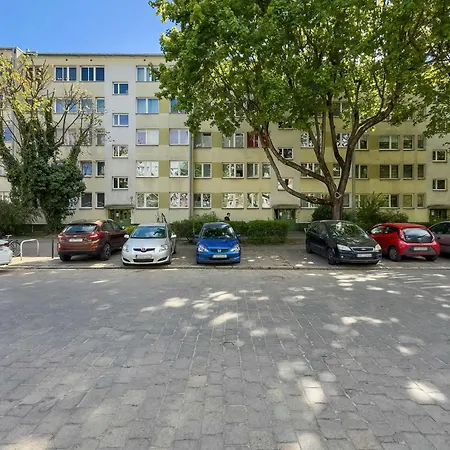 Family With Workspace And 3 Bedrooms By Renters Apartment *